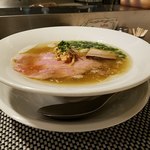 麺や 庄の gotsubo - 塩らーめん　ノーマル　斜めから
