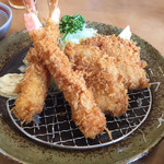 Katsugurume - 2019年8月。エビヒレカツ定食1272円。