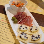 ワインバー バッカス - お好きな前菜３種類の盛り合せ（９００円）