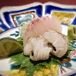 赤坂 渡なべ - なめら(青ハタ)、鱧の炙り・・青ハタは高級魚ですし、上品な脂がのっています。