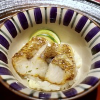 赤坂 渡なべ - のど黒は香ばしく焼かれ脂がのり美味しい。贅沢なお粥です。