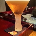 串揚げはやし - 特注グラスで提供される生ビール