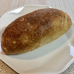 113372362 - 
                      マカダミアのパン
                      見た目は素朴だけど中身はこれでもか！とナッツがゴロゴロです