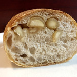 113372391 - 
                      マカダミアのパン