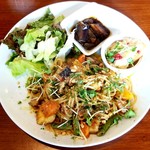 ワインカフェ イル ソフリット - 鶏レバーと季節野菜のドライトマトソーススパゲティ