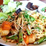 ワインカフェ イル ソフリット - 鶏レバーと季節野菜のドライトマトソーススパゲティ