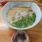 麺謹製3L's - らーめん(ばりかた)と、トッピングにく