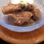 廻鮮寿司かね喜 - 鮪の煮物！　鯨でおなじみ大和煮系のしっかりみそ味。280円！