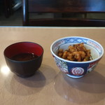 天ぷら ひろみ - しじみの赤だしとかき揚げ天丼