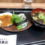 おむすび権米衛 - 「からし味噌(120円）」「しそちりめん(180円）」「おみそ汁(150円）」