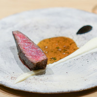 LURRA° - ドライエイジジャージー牛、発酵ポテトと黒にんにく