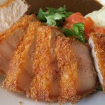 ブラウンオニオンカレーファクトリー - ・「ロースカツカレー(\1380)」のカツアップ。