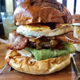 肉厚パティのハンバーガーをキャンプ感覚で By Kom G クラフターズキャンプ Crafter S Camp 南郷１８丁目 ハンバーガー 食べログ