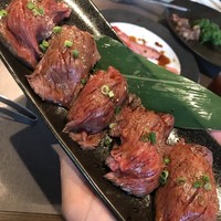 焼肉ホルモン せがれ - お肉のお寿司