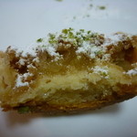 フランス焼菓子 シャンドゥリエ - タルトポム（450円）（断面）