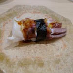 すし善 - げそ    生をゆがく 所からはじめます