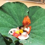 銀座 しのはら - 蓮の葉のなかにほうずき