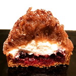 パティスリー・サダハル・アオキ・パリ - 全てが調和したシンプルな断面