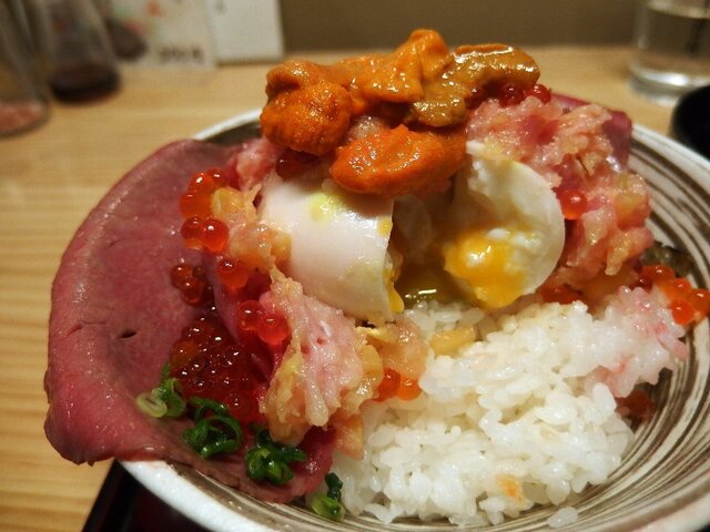 吉祥寺 肉ドレス海鮮丼 本店>