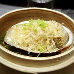 茶禅華 - 清蒸鮑魚・・蝦夷鮑、春雨とパクチーと共に。蝦夷鮑は柔らかく春雨と共に頂くと、食感も面白い。