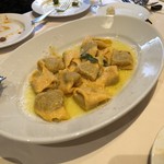 Cucina Italiana YOSHINO - 和牛肉・マスカルポーネチーズ・シャドウクイーンを詰めたカペレッティ　サルビアバターソース