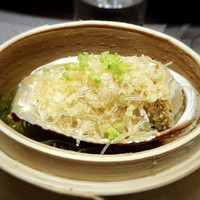 茶禅華 - 清蒸鮑魚・・蝦夷鮑、春雨とパクチーと共に。蝦夷鮑は柔らかく春雨と共に頂くと、食感も面白い。