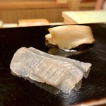 日本橋蛎殻町 すぎた - 煮アワビとヒラメ・・鮑は柔らかいこと。平目はエンガワも添えられていて、上品な旨み。