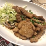 福新楼 - 豚肉唐揚げ。薄めの豚肉をしっかり揚げて特製の中華餡に絡めて頂く。