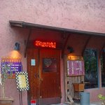 シャンティ - お店はピンク一色の一軒家風です☆