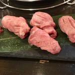 生で食べれるジンギスカン 頂 - 牛タン