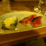 源氏 - ５杯目 新政 無濾過純米別言兆火入れと鮭のスモークとアスパラ