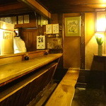 源氏 - 椅子は木のベンチシートタイプ　ところどころ外せるようになってます