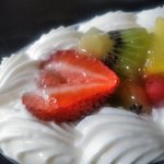 もりのかおり - プリンアラモード（左・アップ）