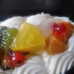 もりのかおり - プリンアラモード（右・アップ）