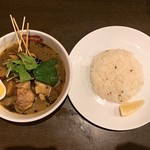 スープカリー スアゲ プラス - パリパリ知床鶏と野菜カレー 中辛(すあげスープ)とライス小