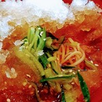 手打蕎麦 じゆうさん - 氷の下に茄子や胡瓜とお蕎麦が♫