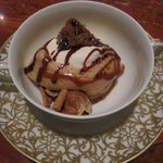 横浜うかい亭 - キャラメルのパフェはほろ苦く大人味。食感が楽しいです