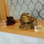 中華料理 麒麟 - カエルも祀られている