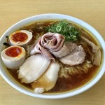 麺屋 しん蔵 - 田舎の醤油 800円 大盛 100円  手揉み平ちぢれ麺 50円
      味玉 100円
