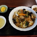 Ikebukuro Daisakaba - 中華丼ランチ。