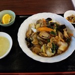 池袋大酒場 - 中華丼ランチ。