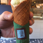 凜太郎 - 焼きたてワッフルコーンとお洒落な包み