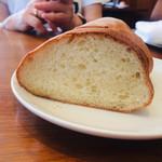 Osteria-ogino - 自家製パン、もちっと触感、ちぎるといい薫り〜♪