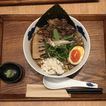 麺屋 猪一 離れ - [限定]黒毛和牛A4～炙り和牛の鬼おろしそば(黒醤油)味付け玉子入り 1,300円