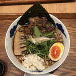 麺屋 猪一 離れ - [限定]黒毛和牛A4～炙り和牛の鬼おろしそば(黒醤油)味付け玉子入り 1,300円