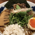 麺屋 猪一 離れ - [限定]黒毛和牛A4～炙り和牛の鬼おろしそば(黒醤油)味付け玉子入り 1,300円