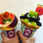 クレープリー チロル - 3種ぶどうクレープ¥1600(スイカトッピング別途),すももも桃もクレープ¥1500