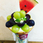 クレープリー チロル - 3種ぶどうクレープ¥1600(スイカトッピング別途)