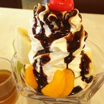 マルカンビル大食堂 - チョコパフェ 530円