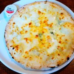 パスタ＆ピザガーデン マジョラム - クワトロフォルマッジョ
